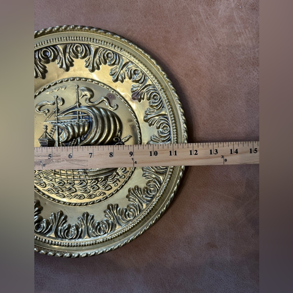 12” Brass Embossed Wall Hanging Plate Galleon Facing Ships Vintage Decor - Picture 5 of 6